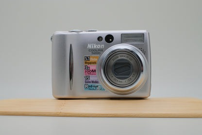 Nikon Coolpix 5200